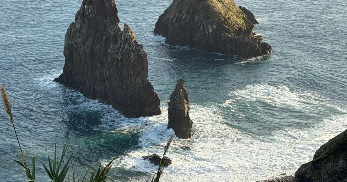 Guida Completa a Porto Moniz: Cosa Vedere e Fare