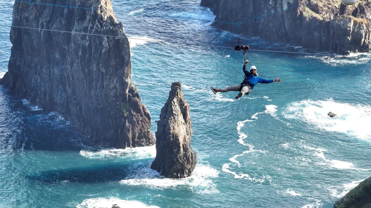 Pinzgauer 6x6 transfer to the launch platform